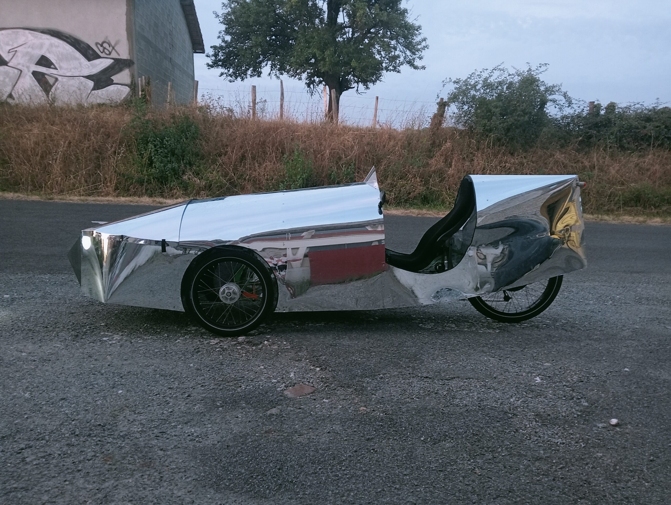 Vue latérale complète du Cargomobile.